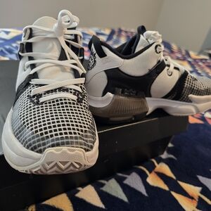 Nike LeBron Witness 7 GS 'White Black' DQ8650-100  Size 6.5